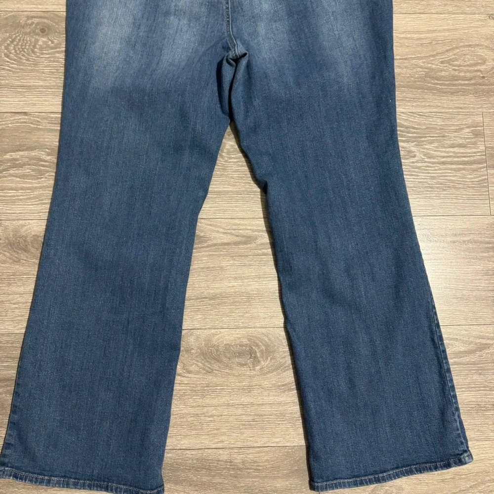 Westport Signature Fit Bootcut Jeans Women 22W 42x30 Embroidered Pockets Stretch